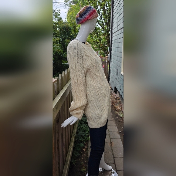 Cozy Cream Cable Knit Women's Sweater.  Med/lg - Picture 3 of 9